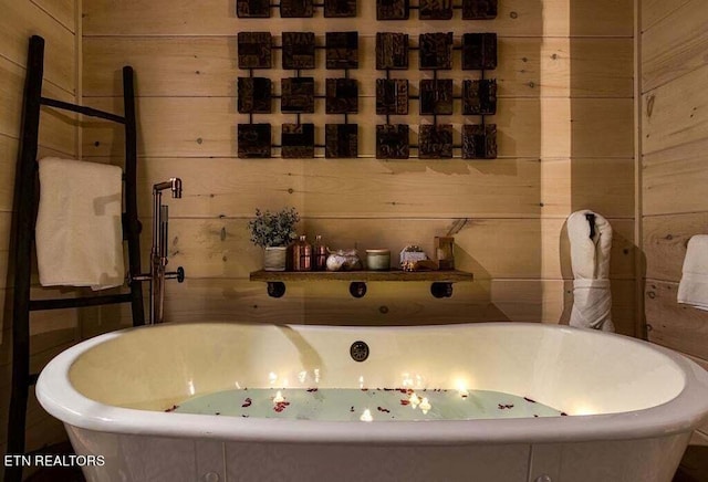 bathroom featuring a bathtub