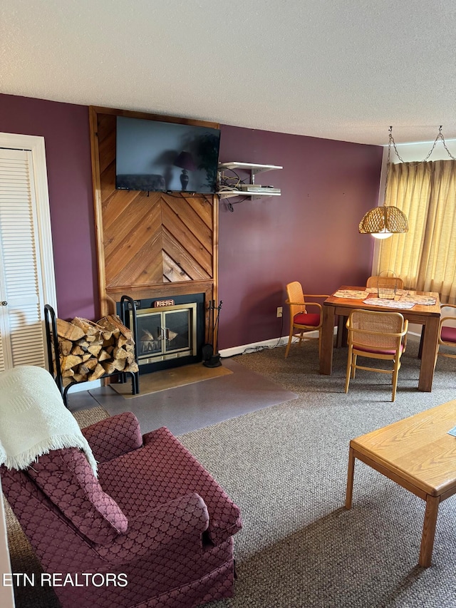 carpeted living room featuring ceiling fan and a textured ceiling