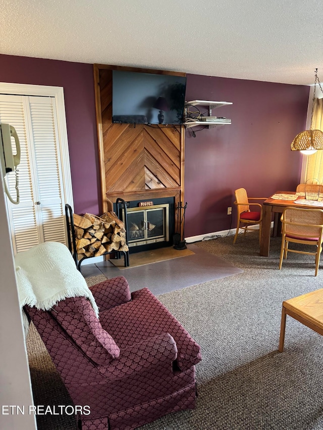 carpeted living room with a textured ceiling and ceiling fan