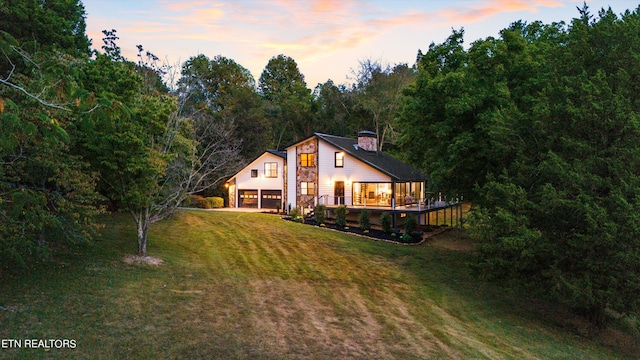 view of front of house featuring a yard