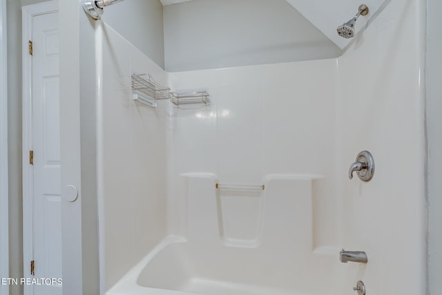 bathroom with shower / washtub combination