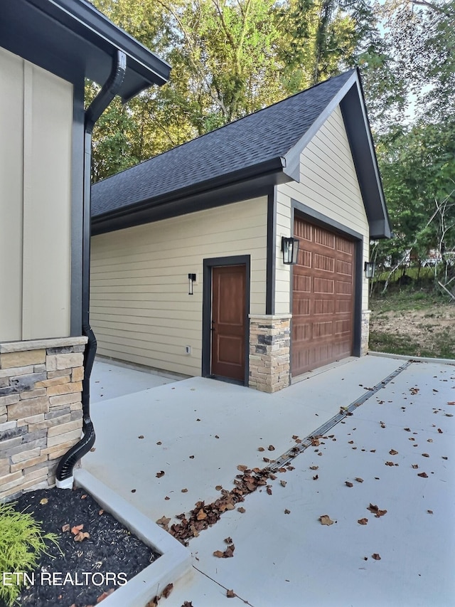 view of detached garage