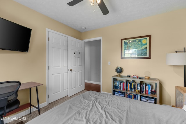 bedroom featuring a textured ceiling, ceiling fan, and a closet