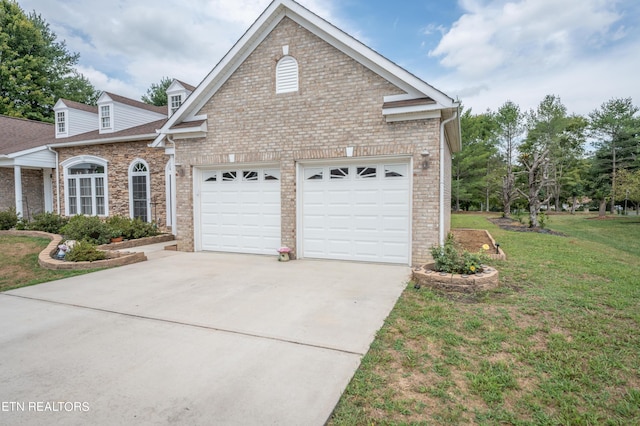 view of front facade featuring a front yard and a garage