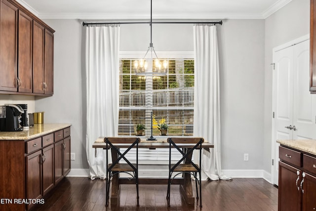 dining area featuring dark wood-style floors, crown molding, baseboards, and a chandelier