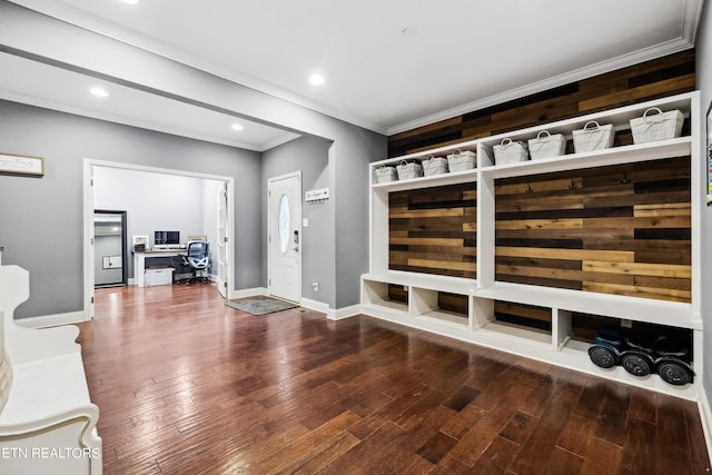 mudroom with baseboards, crown molding, wood finished floors, and recessed lighting