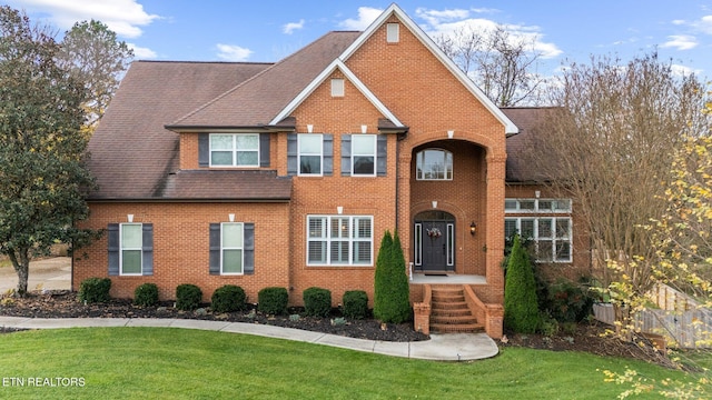 view of front of property with a front lawn