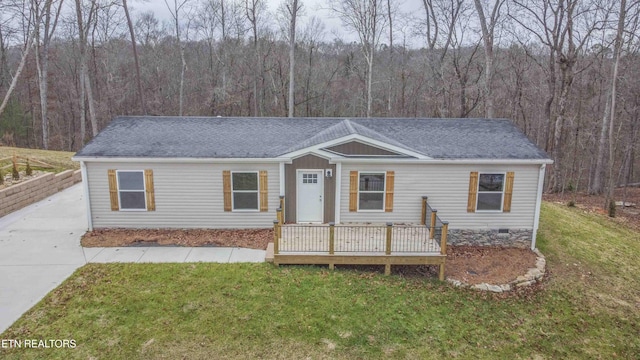 view of front of house with a front yard