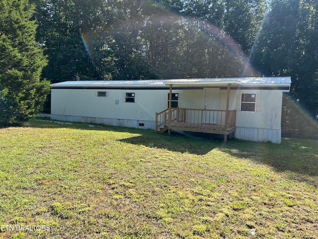 view of front of property with a front yard