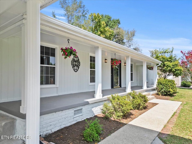 entrance to property featuring covered porch