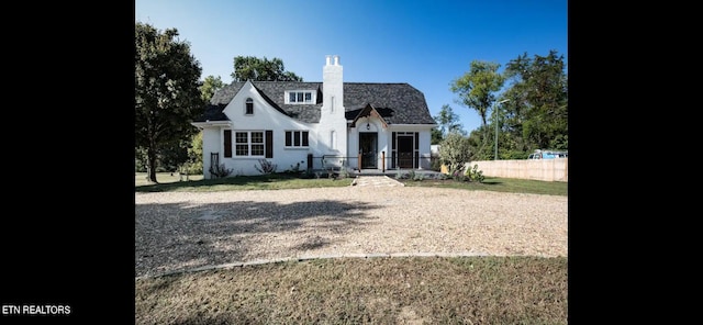 view of front of house with a front yard