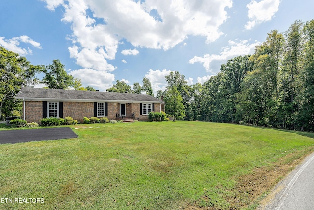 ranch-style home featuring a front yard