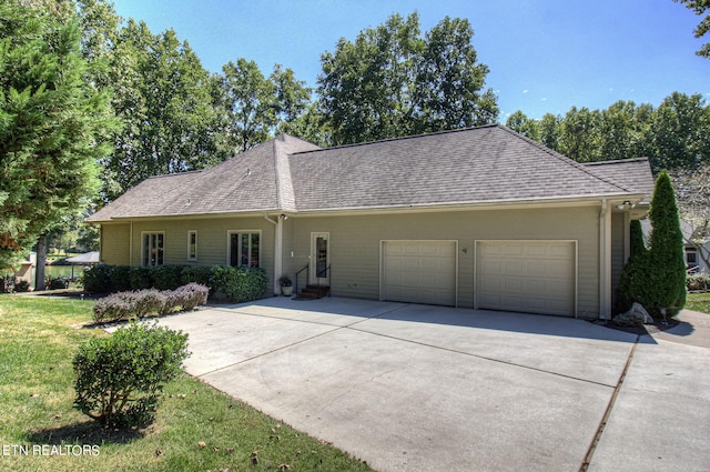 108 Waynoka Ln, Loudon, TN 37774 - ranch-style home with an attached garage, a shingled roof, concrete driveway, and a front yard