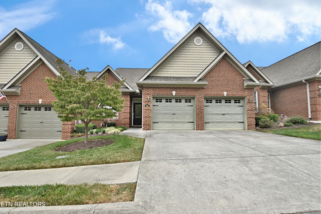 225 Waterford Cir, Lenoir City, TN 37772 - photo 1