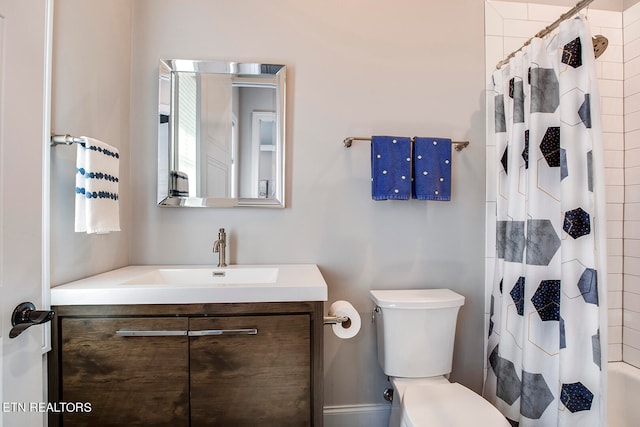 full bathroom featuring toilet, shower / tub combo with curtain, and vanity