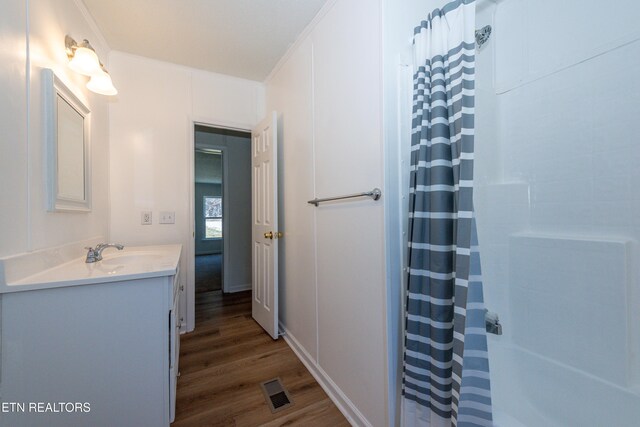 full bathroom featuring visible vents, curtained shower, wood finished floors, and vanity