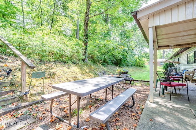 view of yard with a patio