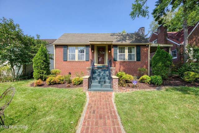 view of front of house with a front yard