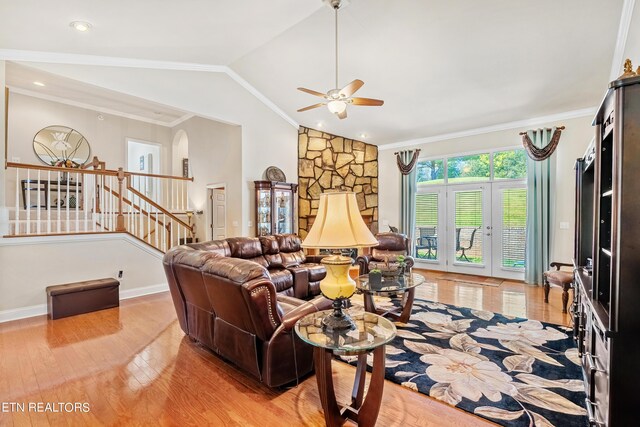 living room with ceiling fan, vaulted ceiling, crown molding, and light hardwood / wood-style flooring