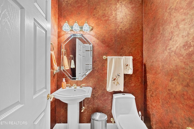 155 Killdeer Dr, Vonore, TN 37885 - half bath featuring toilet