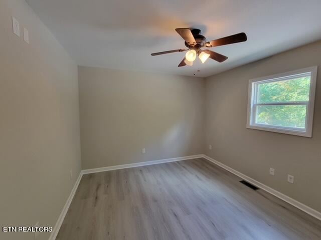 unfurnished room featuring light hardwood / wood-style flooring and ceiling fan