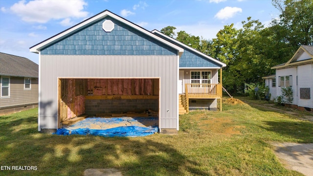 exterior space featuring a yard