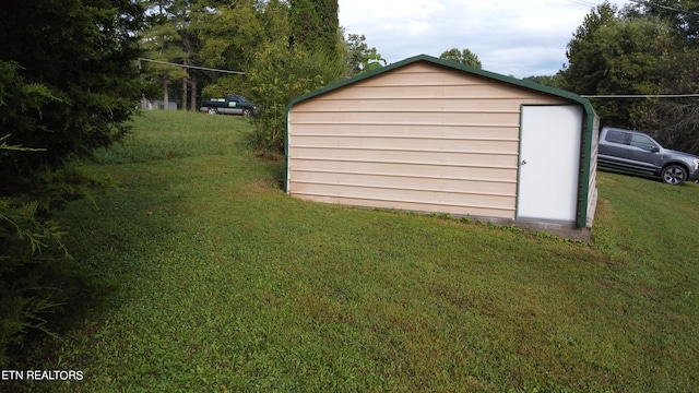 view of yard with a shed