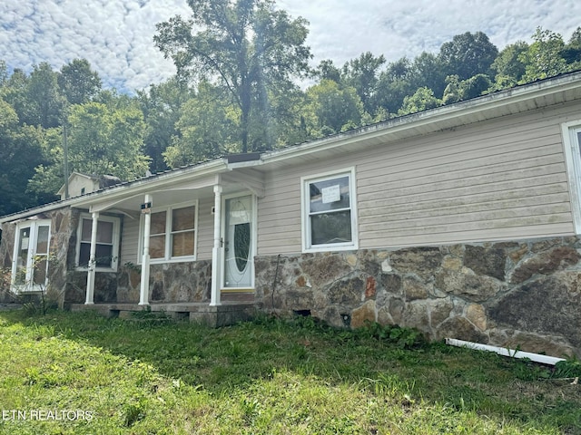 view of front of house with a front yard