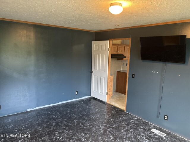 spare room with a textured ceiling