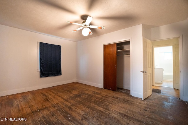 unfurnished bedroom with a textured ceiling, dark hardwood / wood-style flooring, a closet, and ceiling fan