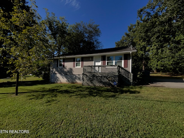 view of front of house featuring a deck and a front yard