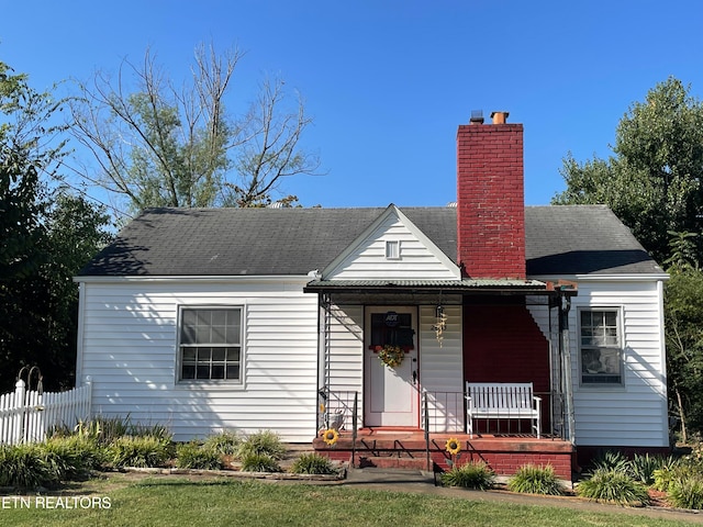 view of front of home with a front yard and covered porch