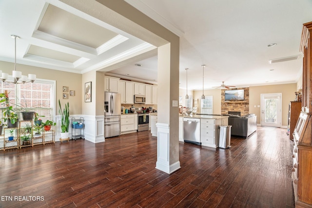 living area featuring dark wood-type flooring, visible vents, and crown molding