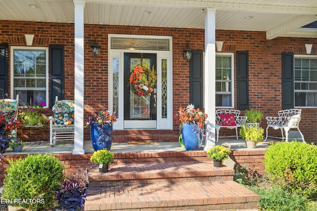 entrance to property featuring a porch