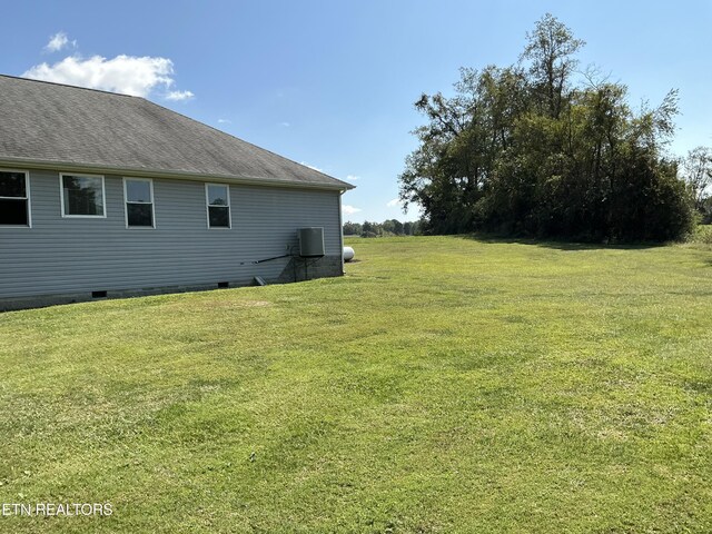 view of yard with cooling unit