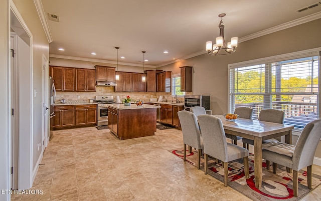 dining area featuring an inviting chandelier, sink, a healthy amount of sunlight, and crown molding