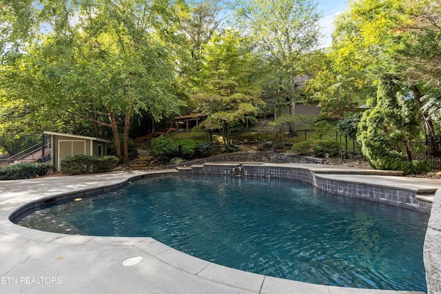 view of swimming pool