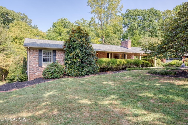 ranch-style home with a front yard