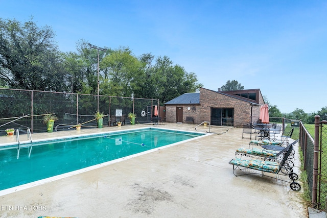 view of swimming pool featuring a patio