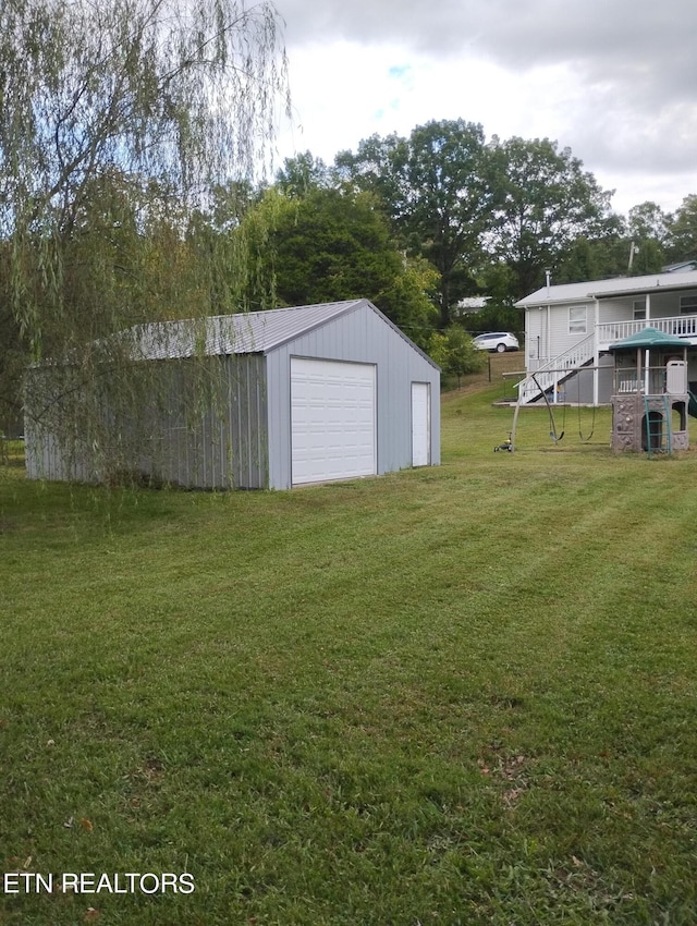 view of yard with an outbuilding and a garage