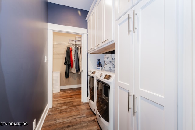 laundry room featuring cabinets, dark hardwood / wood-style floors, and independent washer and dryer