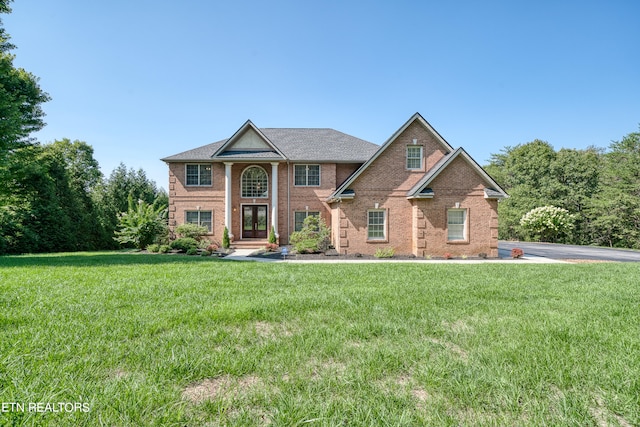 view of front of house featuring a front lawn