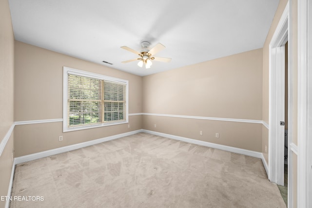 unfurnished room featuring ceiling fan and light colored carpet