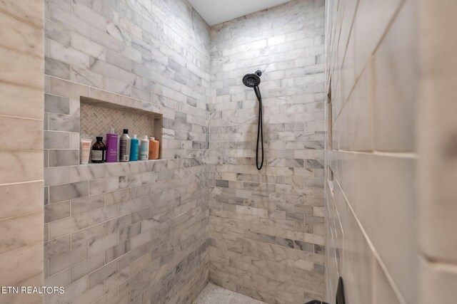 bathroom featuring tiled shower