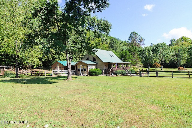 view of yard featuring a rural view