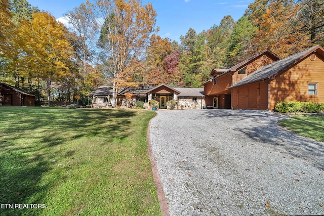 view of front of home featuring a front yard