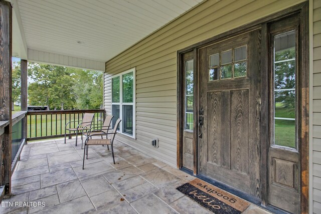 doorway to property with covered porch