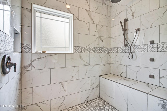 bathroom featuring tiled shower