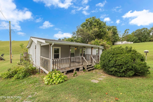 view of front of property with a front yard