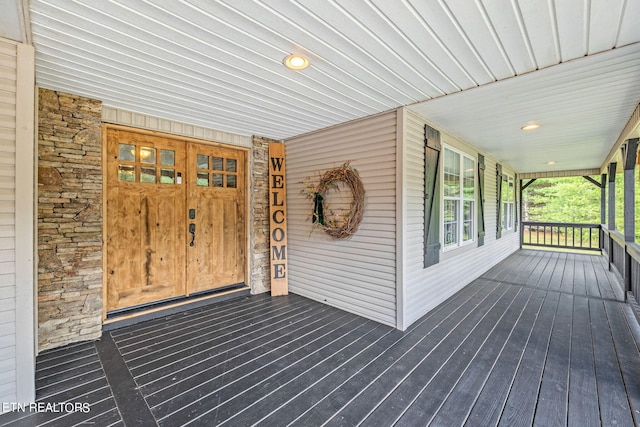 doorway to property with covered porch